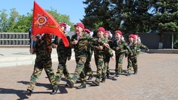 В селе Красногвардейском дошкольники прошли маршем по центральной площади